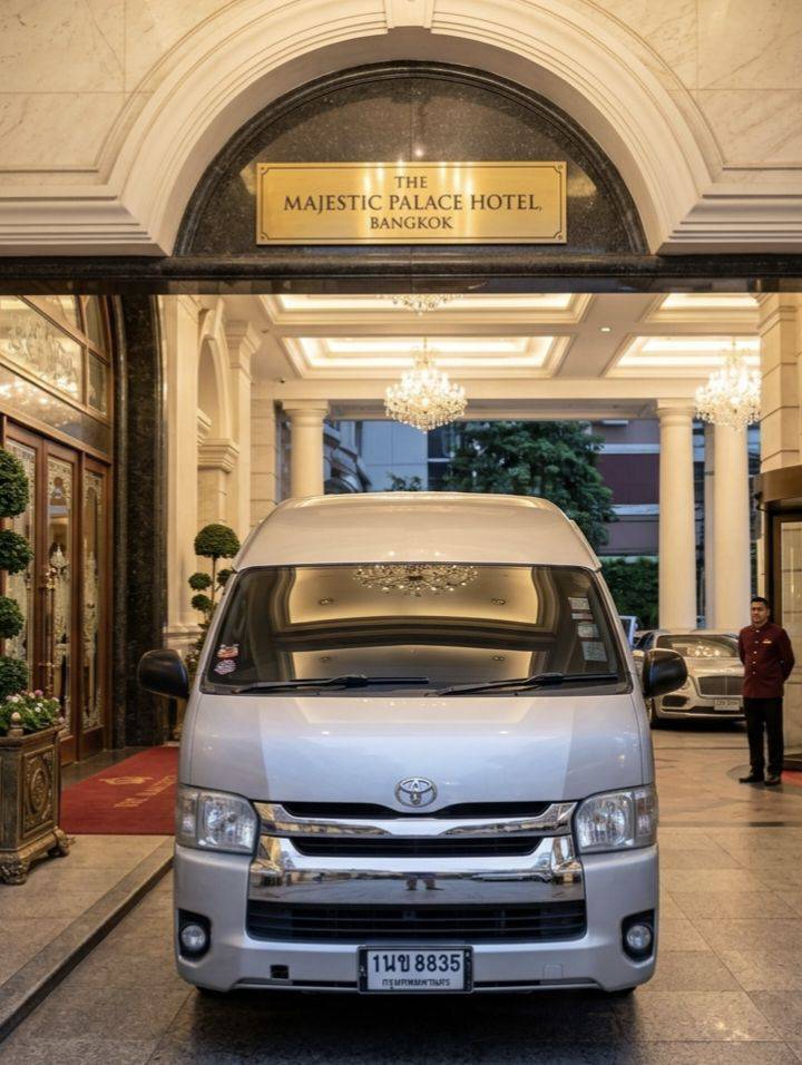 Toyota HiAce Commuter van — BAMBOO Taxi group transfer
